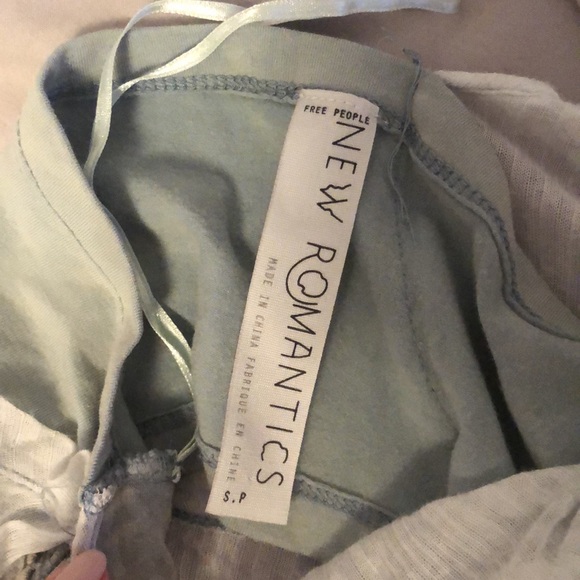 FREE PEOPLE TOP - Picture 2 of 4